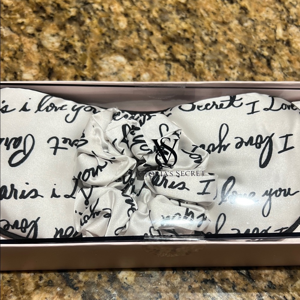Victoria's Secret White and Black Script 3Piece Eye Mask Scrungie and pillowcase - Picture 2 of 4